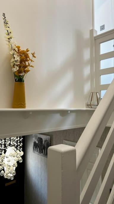 Cheerful 3 Bedroom Townhouse With Free Parking. Billericay Dış mekan fotoğraf