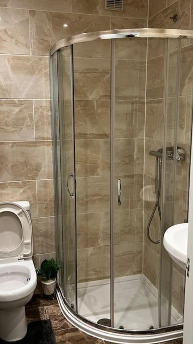 Cheerful 3 Bedroom Townhouse With Free Parking. Billericay Dış mekan fotoğraf