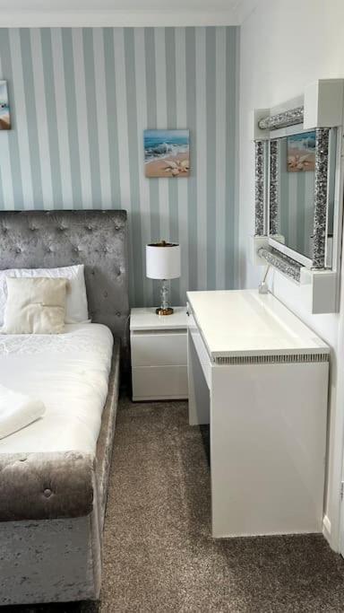 Cheerful 3 Bedroom Townhouse With Free Parking. Billericay Dış mekan fotoğraf