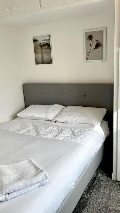 Cheerful 3 Bedroom Townhouse With Free Parking. Billericay Dış mekan fotoğraf