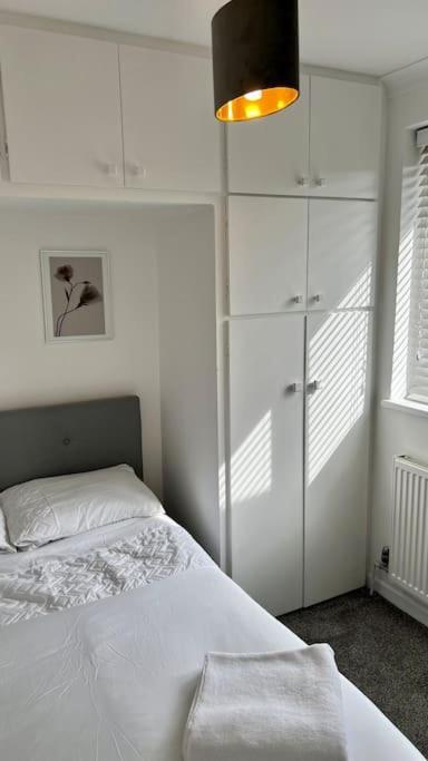 Cheerful 3 Bedroom Townhouse With Free Parking. Billericay Dış mekan fotoğraf