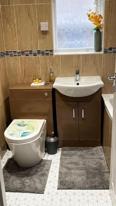 Cheerful 3 Bedroom Townhouse With Free Parking. Billericay Dış mekan fotoğraf
